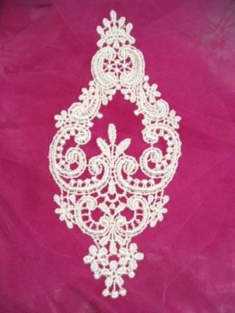 L8 Ivory Venice Victorian Applique 5.75"
