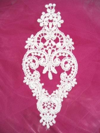 L8 White Venice Victorian Applique 5.75"