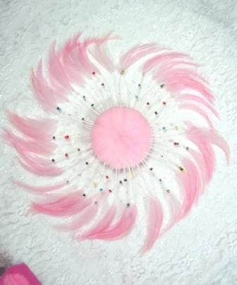 MR004   Pink Circle Feather Applique 8"