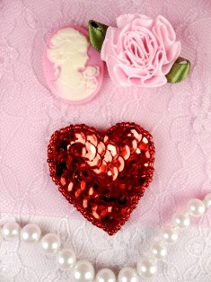 MS45 Red Heart Beaded Sequin Applique 1.5"