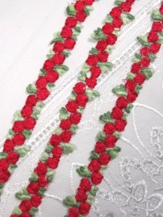 C106  Red Rose Venice Trim 0.75"