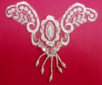 L7C  White Venise Lace Dangle Applique 6"