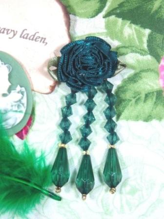 VD1 Hunter Green Floral Dangle Beaded Applique 2.75"