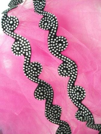 RME4585  REMNANT 27" Iron-On Rhinestone Scroll Trim