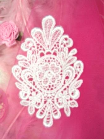 L59  Ivory Victorian Venise Lace  Applique 4"