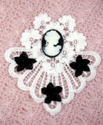 VG44  White Black Cameo Venise Lace Applique 4"-applique,venise,venice,lace,black,cameo